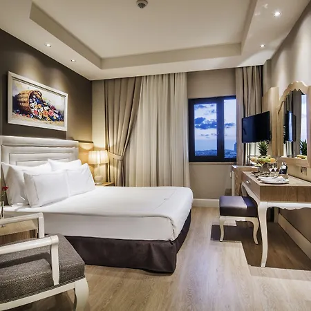 Hotel Bellis Deluxe & Heated For Winter Aqua Park