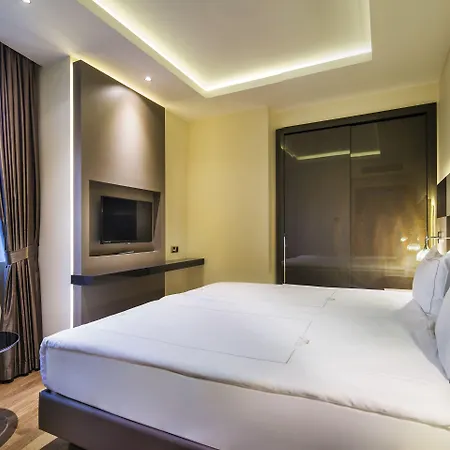 Hotel Bellis Deluxe & Heated For Winter Aqua Park