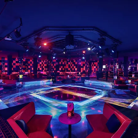 Hotel Bellis Deluxe & Heated For Winter Aqua Park