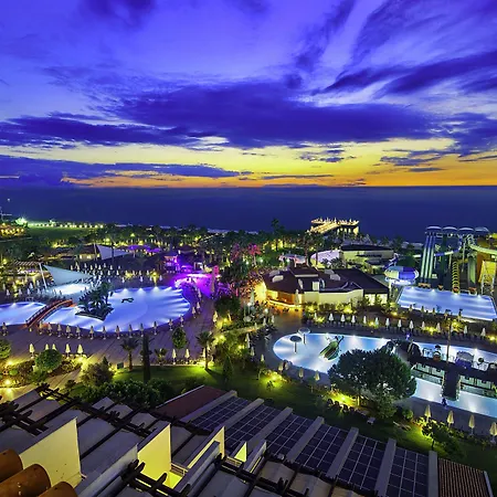 Hotel Bellis Deluxe & Heated For Winter Aqua Park