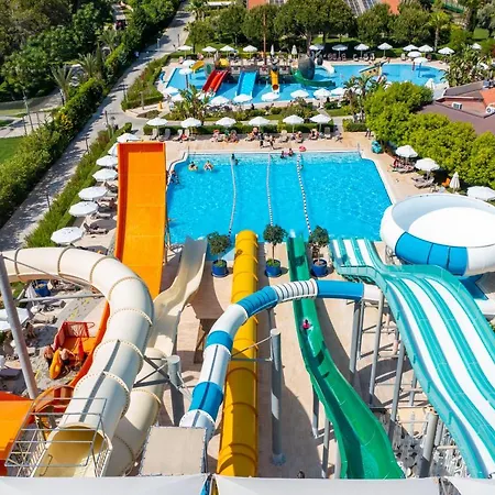 Hotel Bellis Deluxe & Heated For Winter Aqua Park