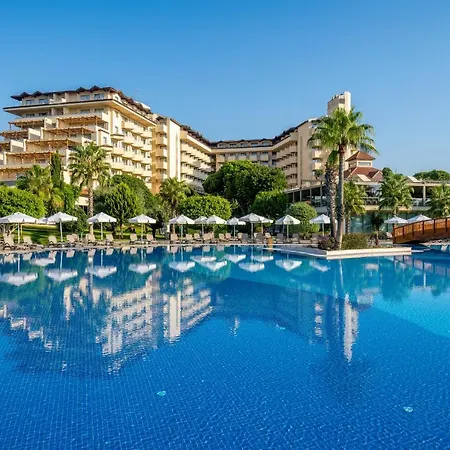 Hotel Bellis Deluxe & Heated For Winter Aqua Park