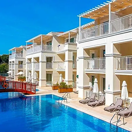 Hotel Bellis Deluxe & Heated For Winter Aqua Park