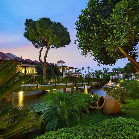 Hotel Bellis Deluxe & Heated For Winter Aqua Park