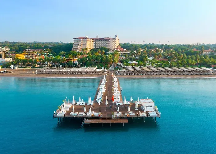 Hotel Bellis Deluxe & Heated For Winter Aqua Park