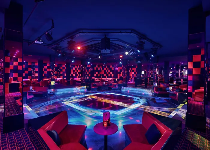 Hotel Bellis Deluxe & Heated For Winter Aqua Park